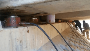 立式千斤頂是如何一步一步頂升起高架橋支座的