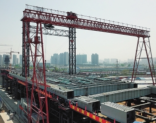 立式千斤頂圓滿完成山西較復雜鋼箱梁頂推任務