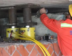 臥式千斤頂對(duì)更換橋梁支座的重要作用