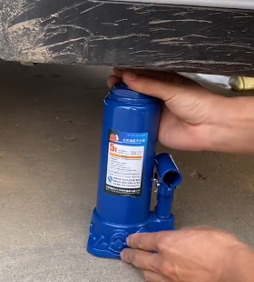 立式油壓千斤頂怎么上升怎么下降