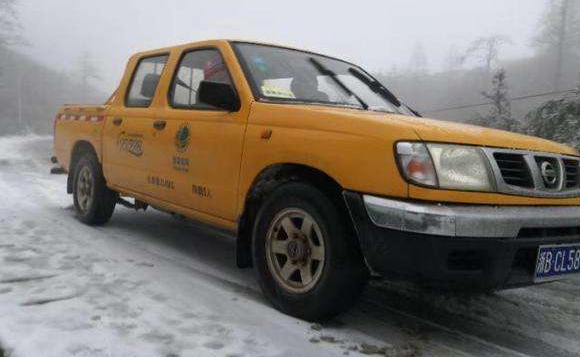 機械千斤頂等工具保障電網車輛出行安全