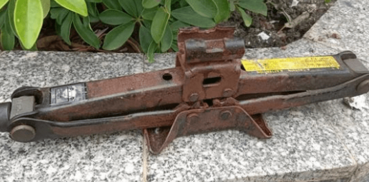 剪式千斤頂生銹了還能繼續(xù)使用嗎