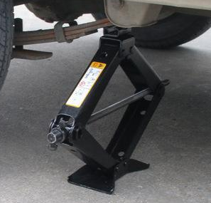 機械千斤頂促進了家庭轎車產業的發展