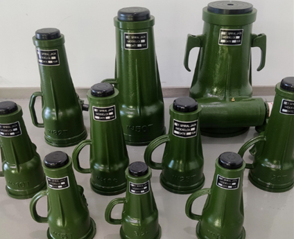 遠行不能說走就走,螺旋千斤頂?shù)入S車工具很重要