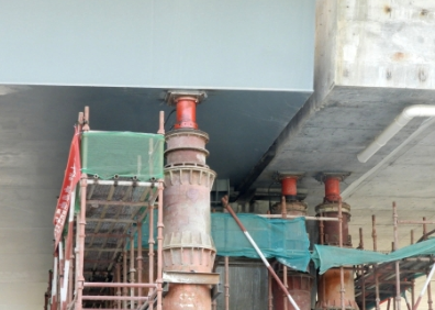 千斤頂協(xié)助下,70年老橋舊貌換新顏