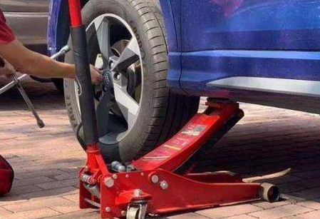 我國臥式千斤頂為后起之秀,生逢其時