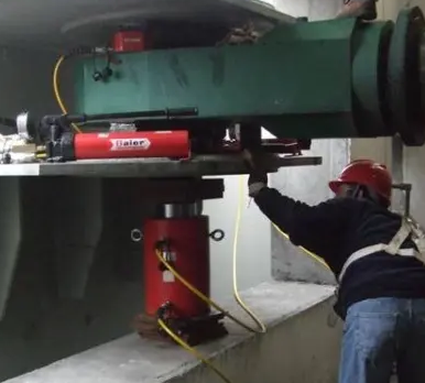 液壓千斤頂也能用于大件貨物卸貨工作中