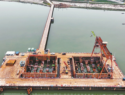 6臺100噸液壓千斤頂成功下放牛首漢江特大橋鋼圍堰