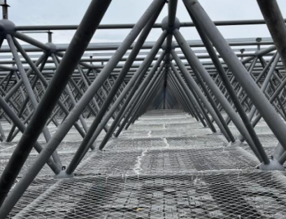 穿心千斤頂順利提升景德鎮陶瓷博覽中心網架屋蓋