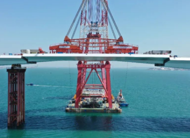 液壓千斤頂參與翔安大橋鋼箱梁吊裝任務(wù)