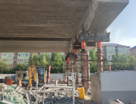 56臺(tái)500噸液壓千斤頂助力石家莊南二環(huán)跨線橋改造工程