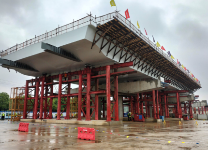 千斤頂一機四能,擔當九江快速路上跨高速主橋整體移動重任