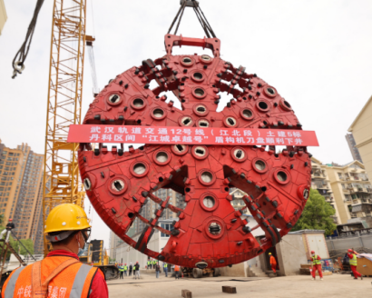 機械千斤頂調(diào)平超重盾構(gòu)機刀盤為武漢武漢地鐵12號線助力