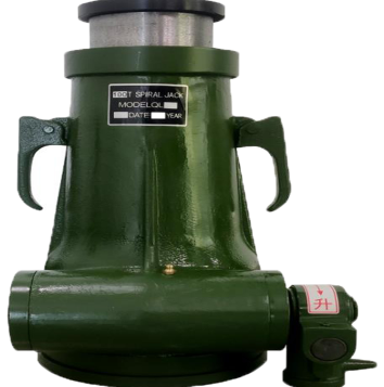 兩臺50噸螺旋千斤頂不斷微調,使回轉窯輪帶成功復位