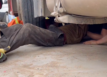 液壓撐頂器和車載千斤頂之間的區別