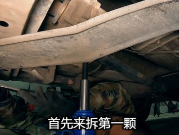 家用車擋把抖動不止,怎么用液壓千斤頂維修