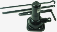 借螺旋千斤頂換輪胎前要先檢查千斤頂