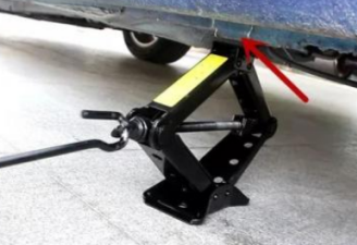 剪式千斤頂搖手的操作原則是左降右升