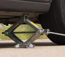 購買汽車千斤頂應(yīng)同時滿足汽車底盤高度和重量的要求