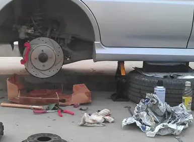 支撐墊木和機械千斤頂之間取長補短