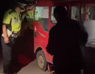 修電動三輪車用什么類型的機(jī)械千斤頂