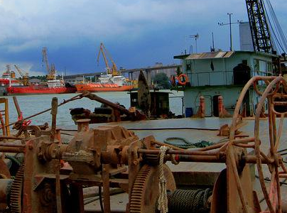 螺旋千斤頂不僅能頂升汽車,還能頂升船只