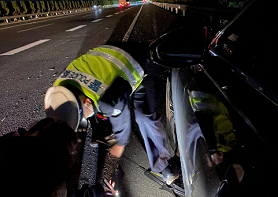 千斤頂頂升車輛