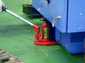 爪式千斤頂頂升車床設備